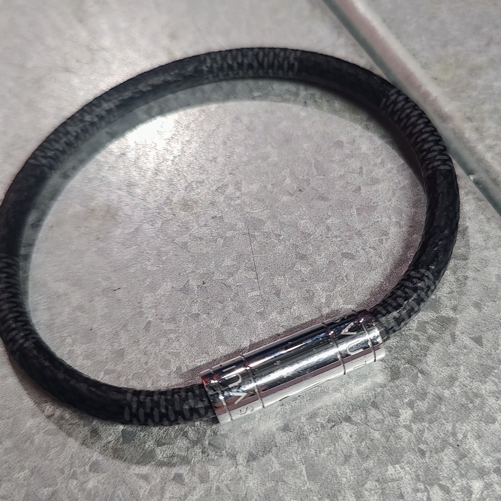 Louis Vuitton Graphite Keep It Bracelet M6140E